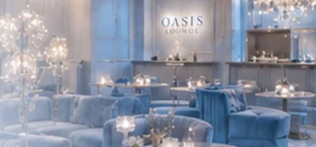 OASIS LOUNGE の店内(新宿・歌舞伎町)