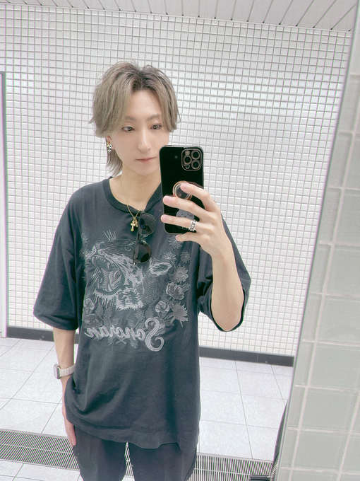 EIJI(ｴｲｼﾞ) 美容院って、ドアを開けるまでが一番緊張する