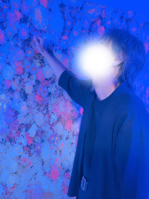 EIJI(ｴｲｼﾞ) カメラを向けられると、急に笑い方がわからなくなる