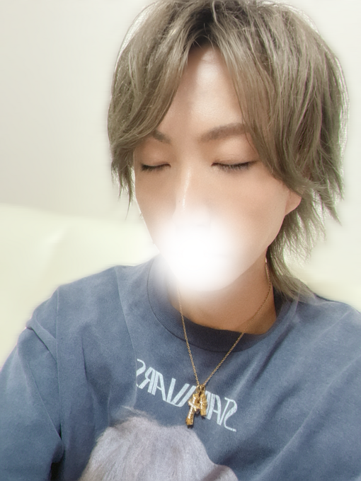EIJI(ｴｲｼﾞ) 寝る子は育つ👶🏻大人も寝れば復活する🍼