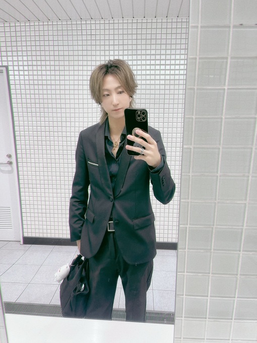 EIJI(ｴｲｼﾞ) ラブ上等‼︎後悔はそのあと考える（✌️ﾜｯｻｰ✌️）