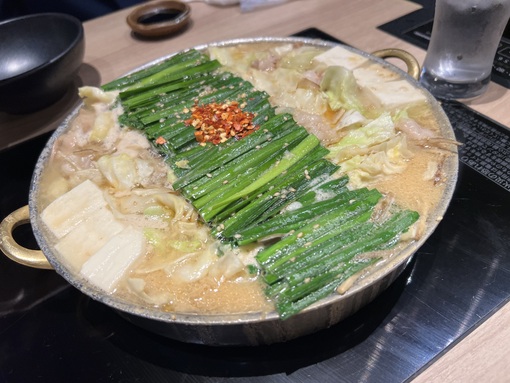 HARU(ﾊﾙ) 食べてる時って幸せだよね。