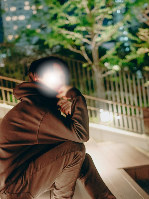 UMI(ウミ) 無理に笑わなくていい