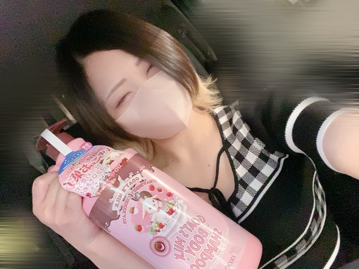 TSUZURU(ﾂﾂﾞﾙ) いちごチョコミルクに溺れる🍼