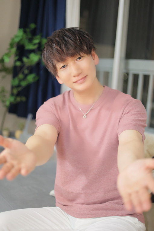 AINOSUKE(ｱｲﾉｽｹ) 呼吸で合わせる抱きしめ方