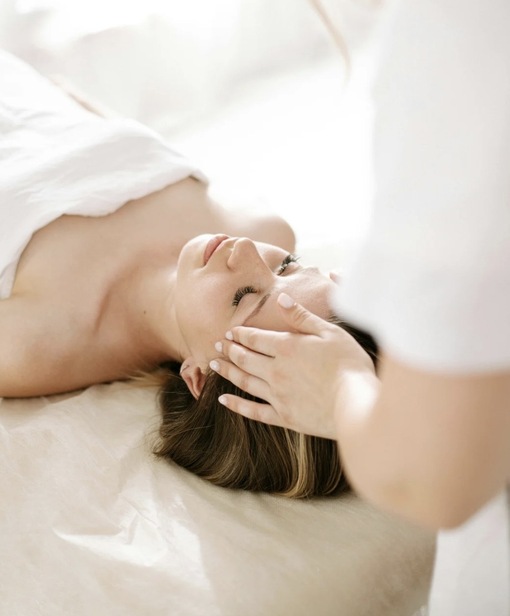 YURIA（ﾕﾘｱ） 頭を触られて…。