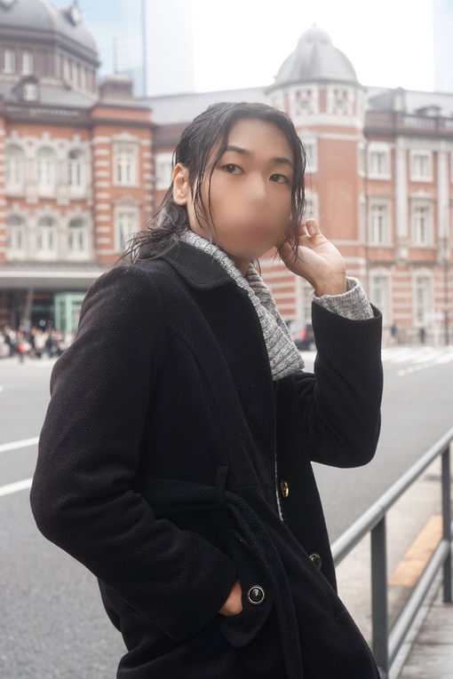 HAKU(ﾊｸ) 街の中で、ふと立ち止まる