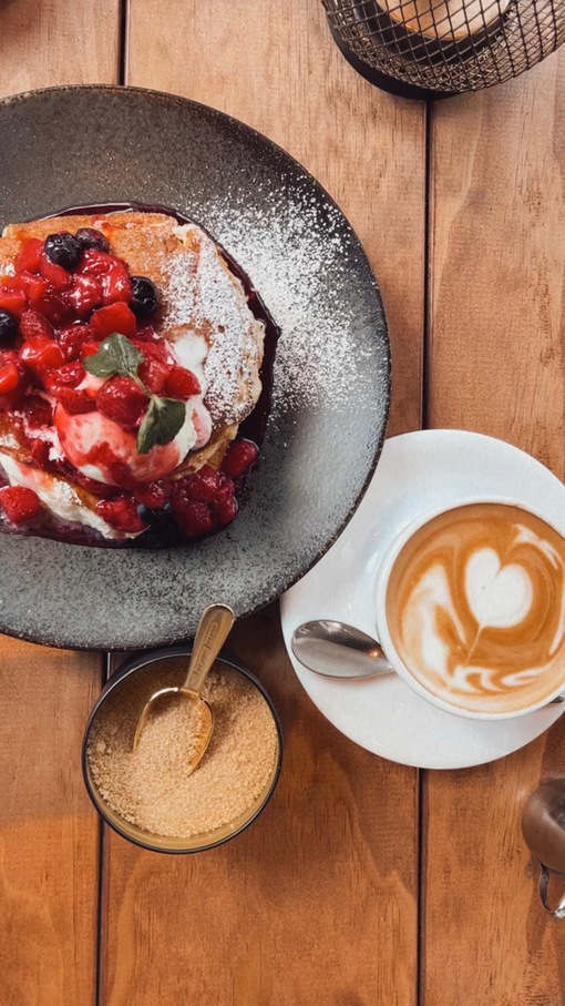 HULK(ﾊﾙｸ) 1人でカフェ🧞‍♂️