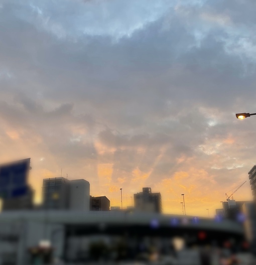 UMI(ｳﾐ) 雲から差し込める朝の光