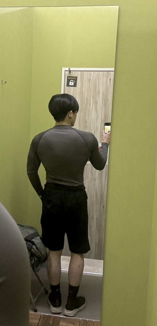 HIKARU(ﾋｶﾙ) ひかる日記37 背中の日✨