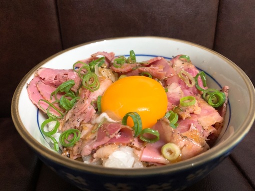 YUMA(ﾕｳﾏ) 手作りローストビーフ丼　本日24時まで難波で待機してます