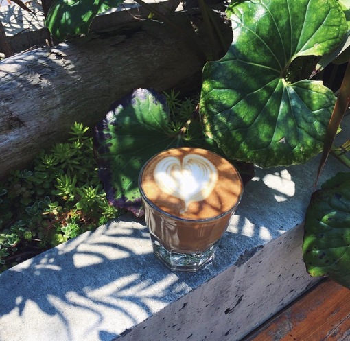 MAO 自然とカフェラテ