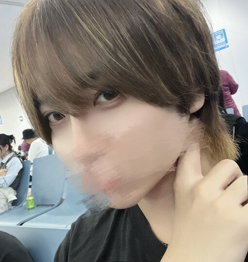 YUMITO(ﾕﾐﾄ) パーマかけないと、真っ直ぐな心を持ってるせいで髪まで直毛過ぎるの辛い😖